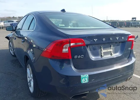2015 Volvo S60 T5 Premier из США, поврежденный, VIN YV126MFK1F2336609